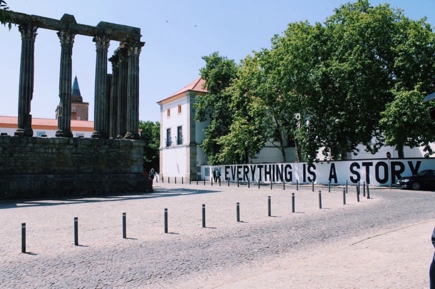 Place Templo romano de Évora