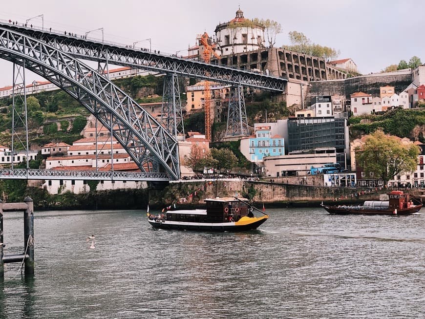 Place Cais da Ribeira