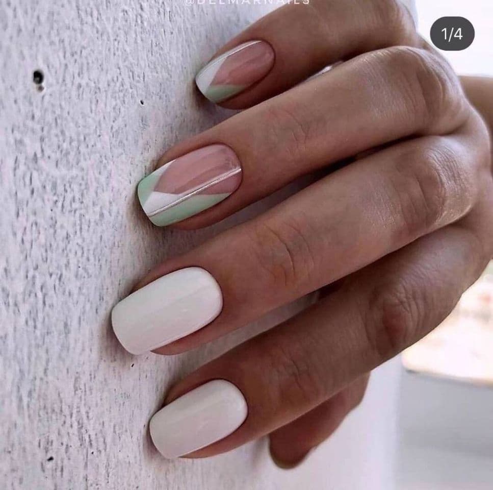 Moda Nails 