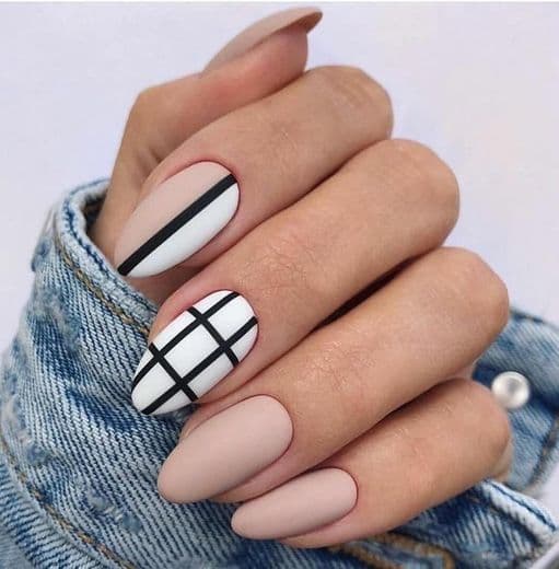 Moda Nails