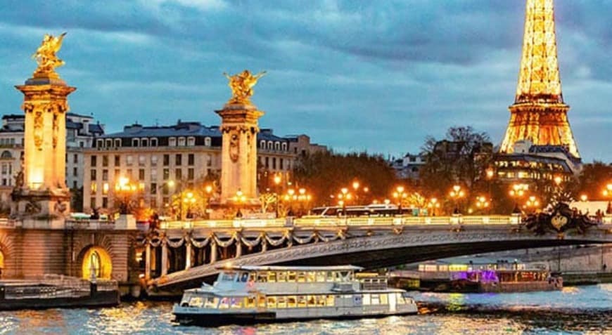 Place Bateau Mouche - PARIS