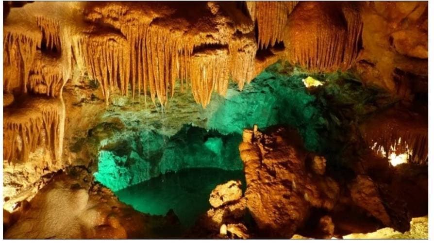 Lugar Grutas de Mira de Aire