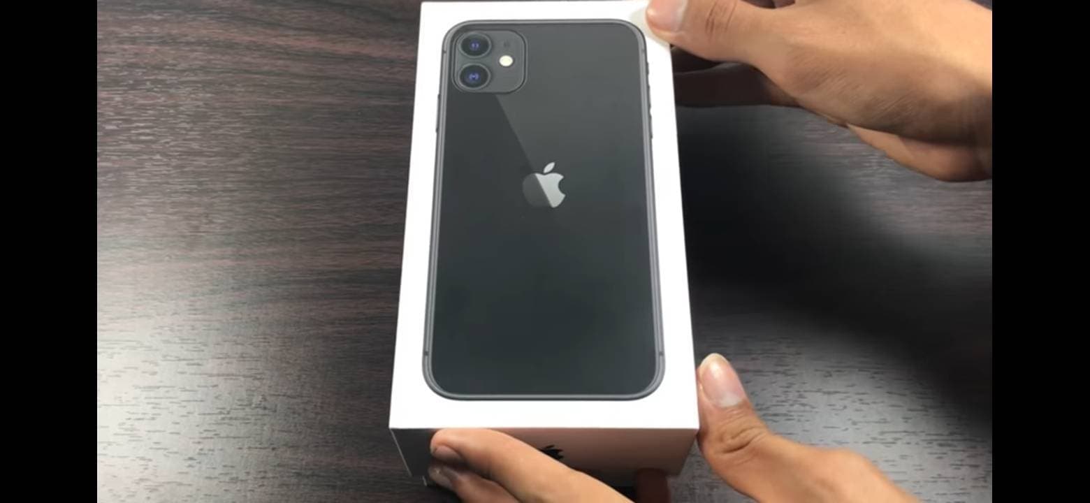 Fashion Unboxing iPhone 11 Black 