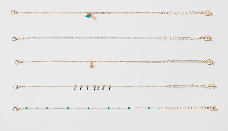 Producto Conjunto de 5 pulseiras de pé STRADIVARIUS 