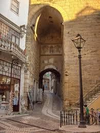 Place Porta e Torre de Almedina