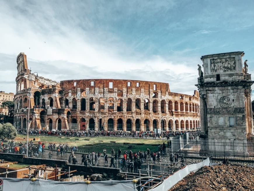 Lugar Coliseo de Roma