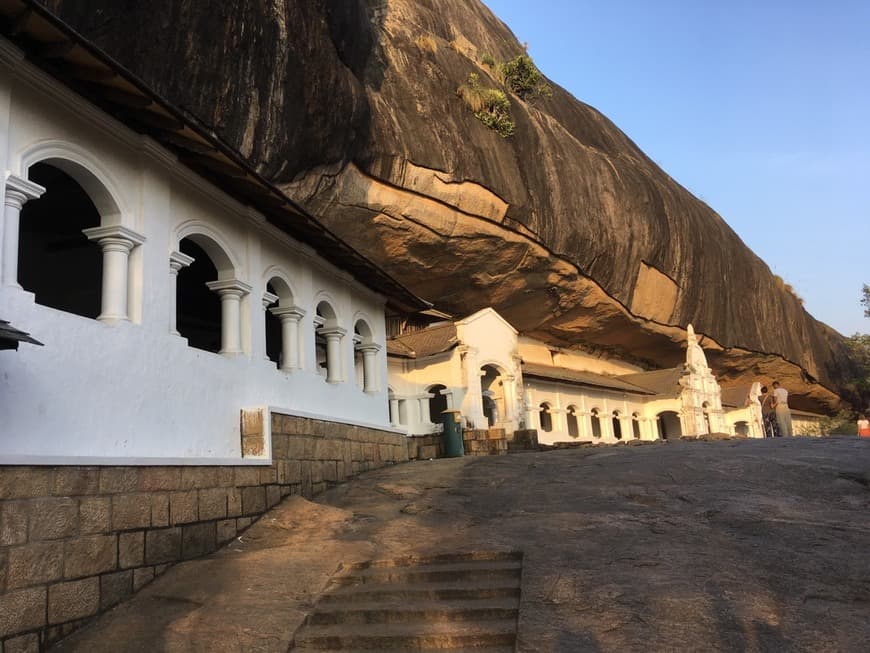 Place Aluviharaya Rock Cave Temple