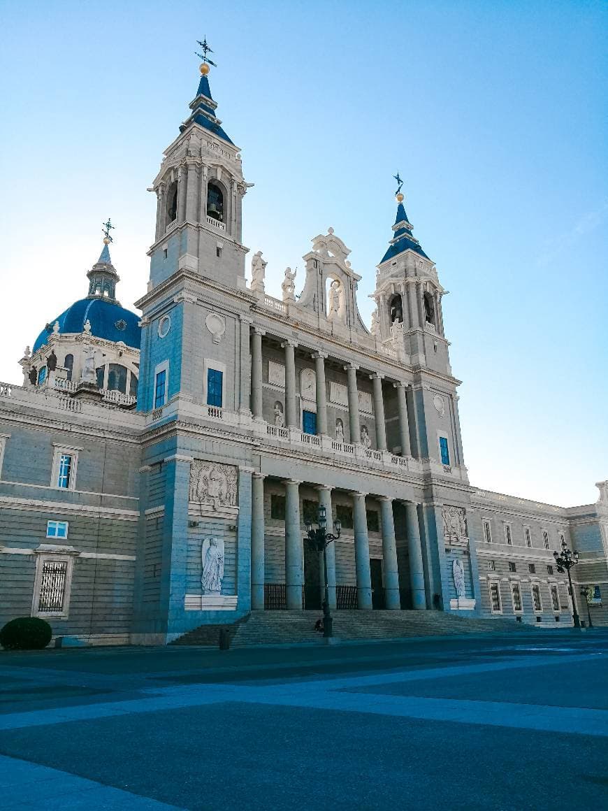 Lugar Almudena Cathedral