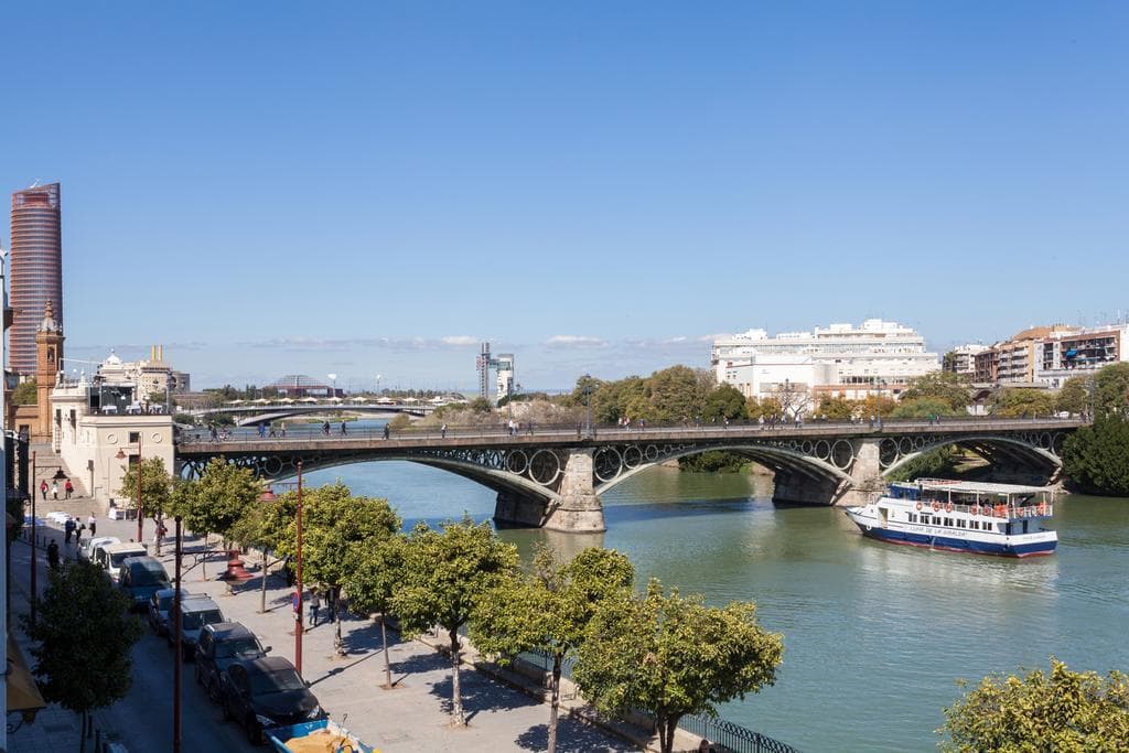 Place Puente de Triana