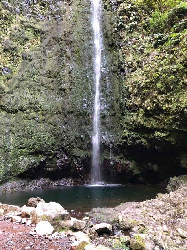 Lugar Levada do Caldeirão Verde