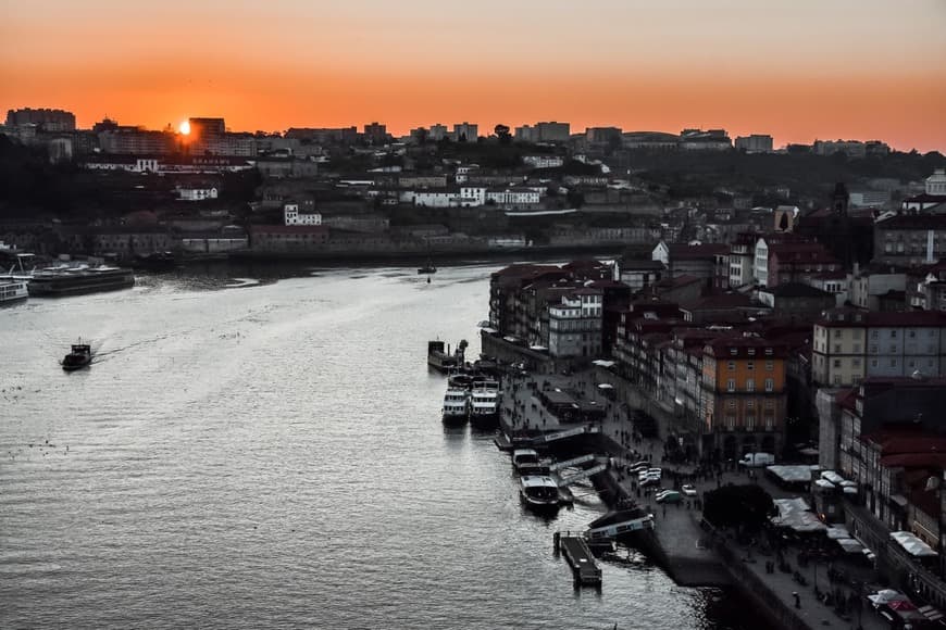 Place Cais da Ribeira