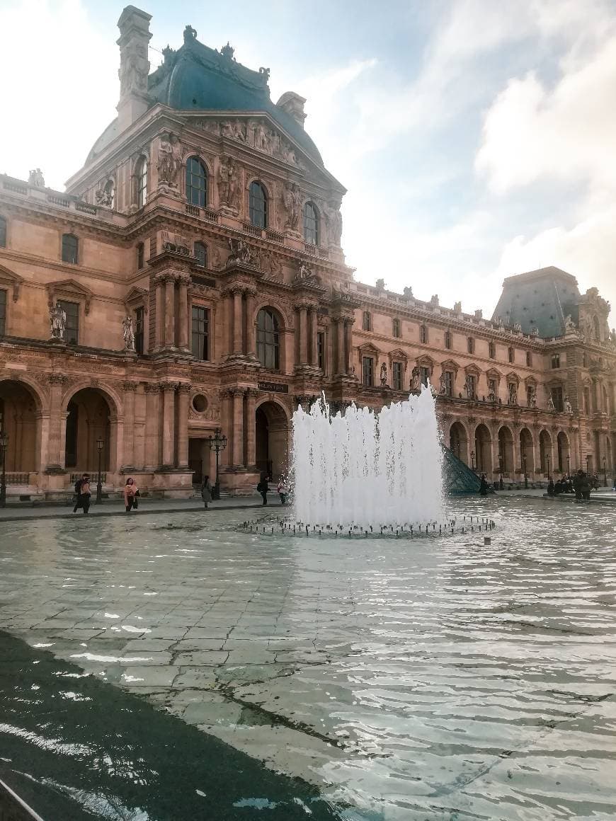 Place Museo del Louvre