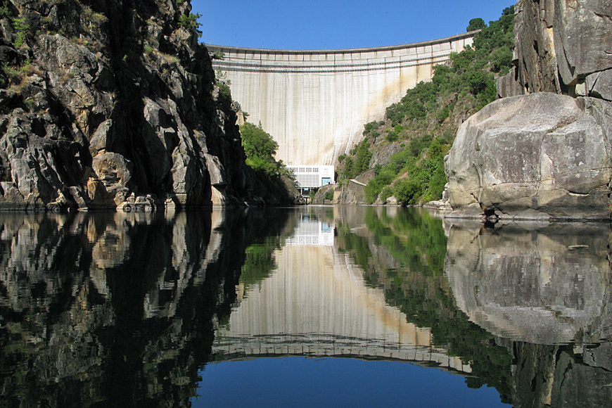 Place Barragem Dam