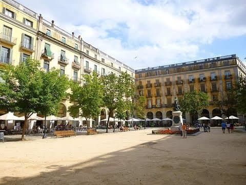 Place Plaça de la Independència