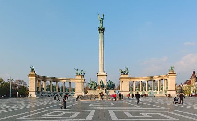 Place Plaza de los Héroes