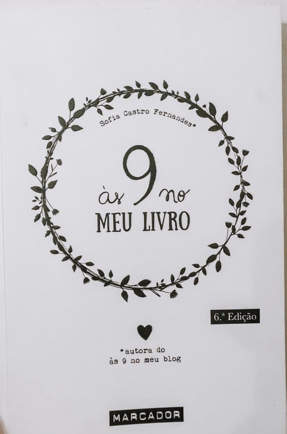 Libro Ás nove no meu livro