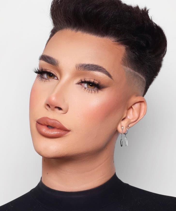 Moda James Charles