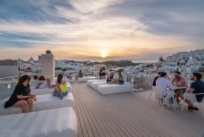 Lugar Hotel Califórnia Urban Beach 