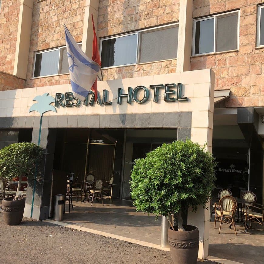 Place Hotel Restal