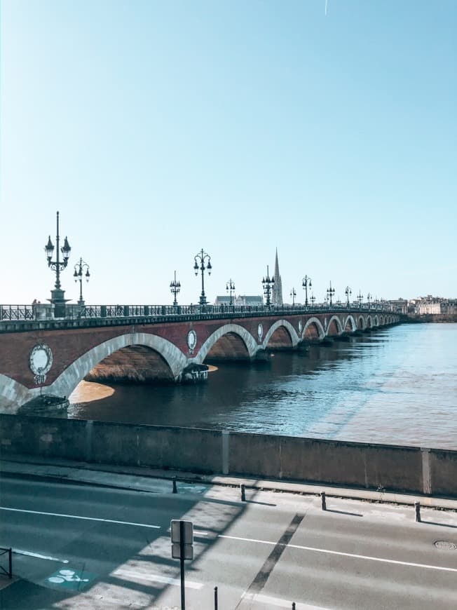 Place Pont de pierre