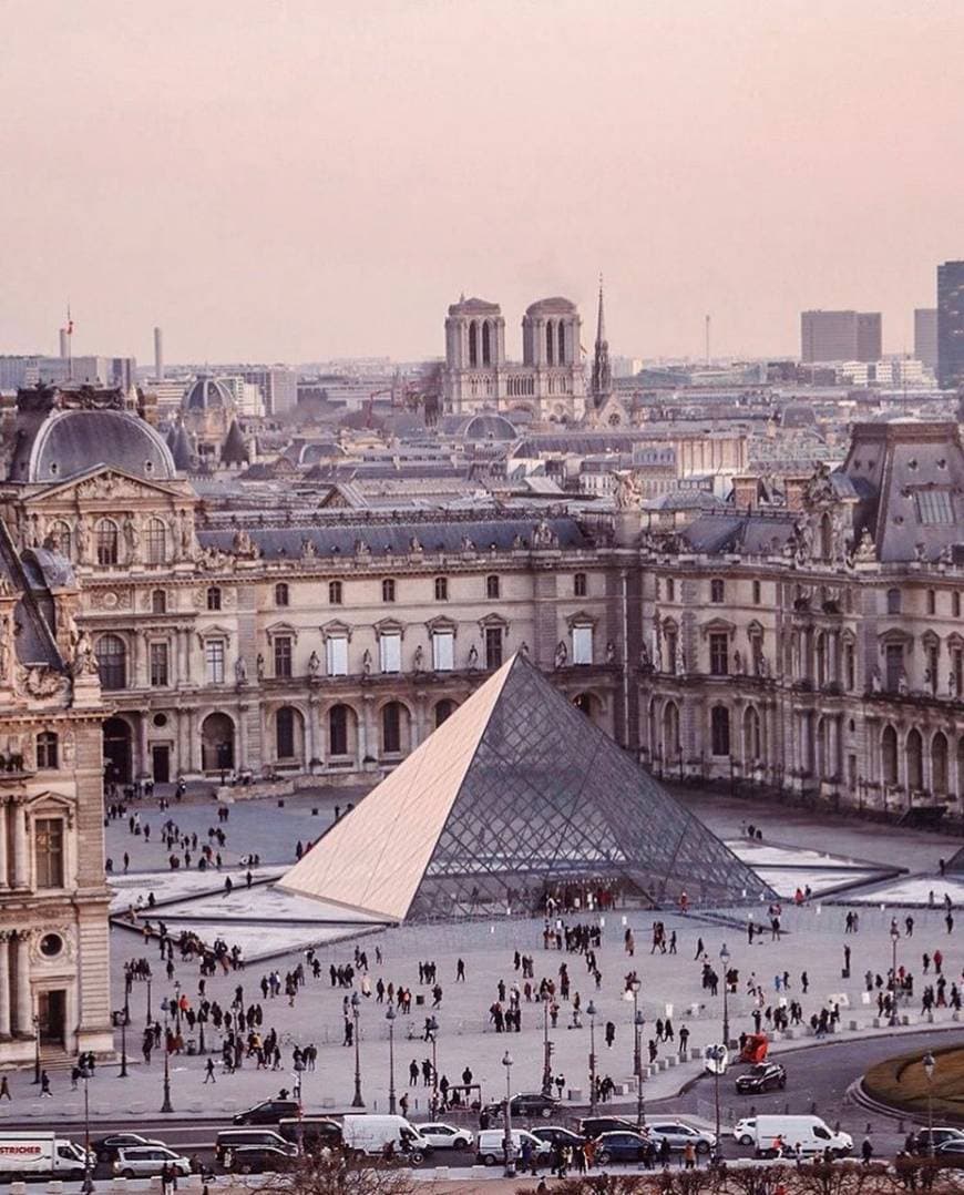 Place Museo del Louvre