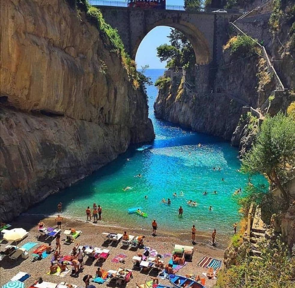 Lugar Fiordo Di Furore