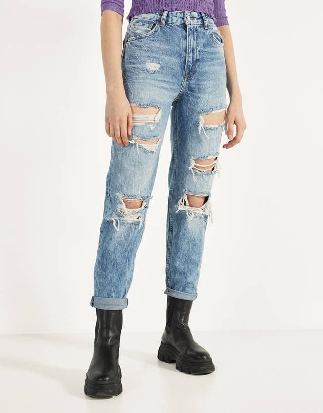 Moda Jeans Mom Fit com rasgões
