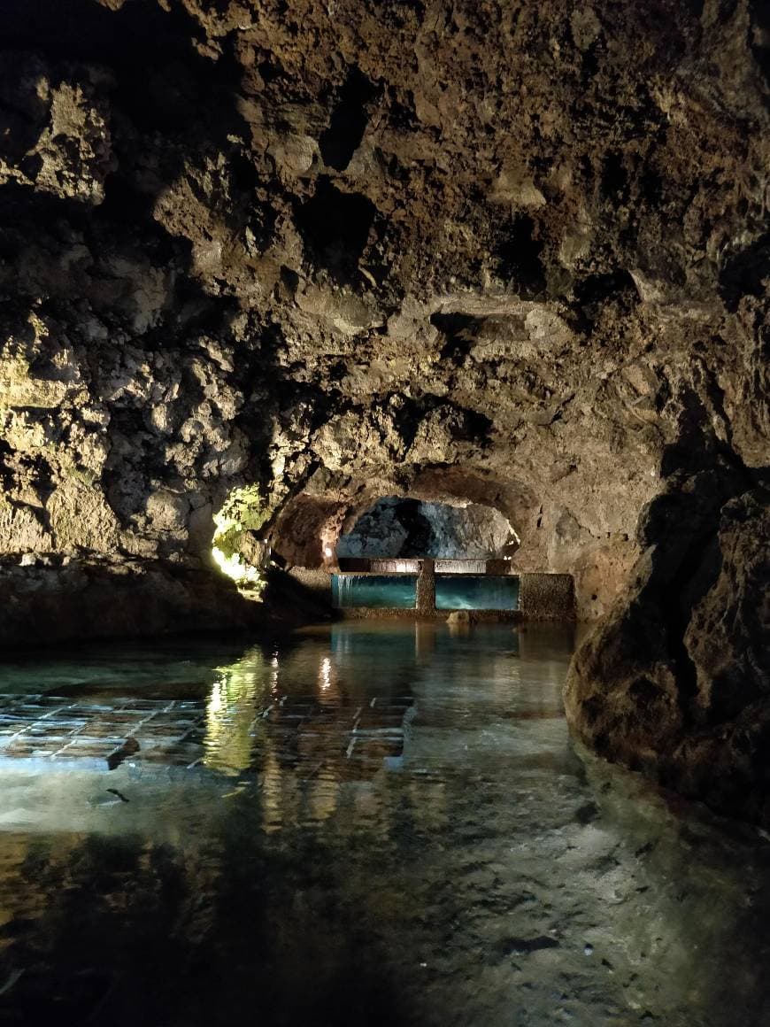 Place Grutas de São Vicente