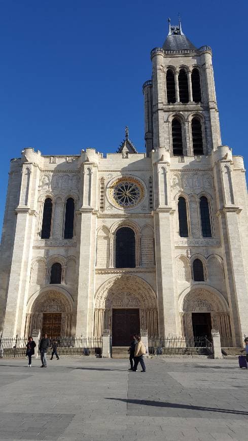 Place Basilique Cathédrale de Saint-Denis