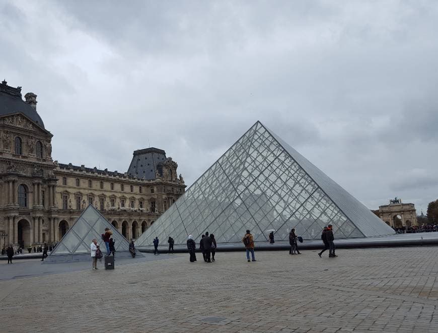 Place Museo del Louvre