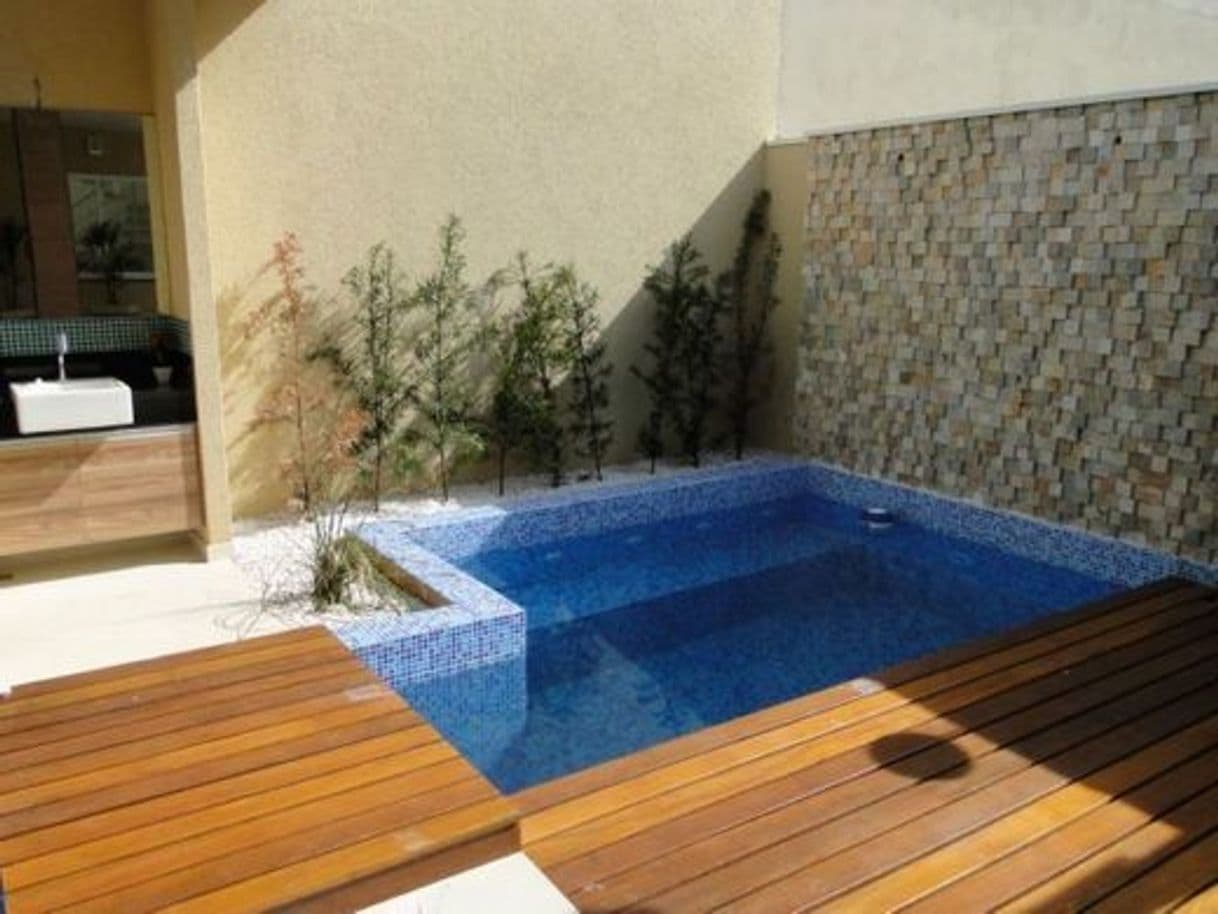 Product jardim pequeno com piscina pequena