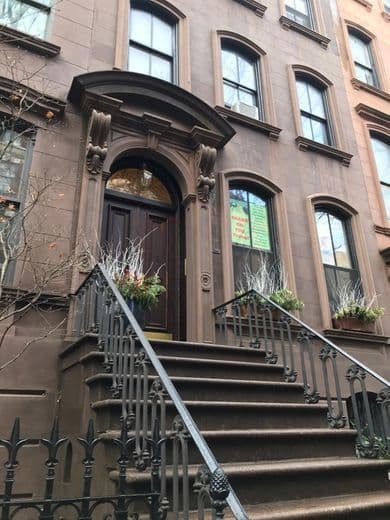 Place Carrie Bradshaw's Apartment