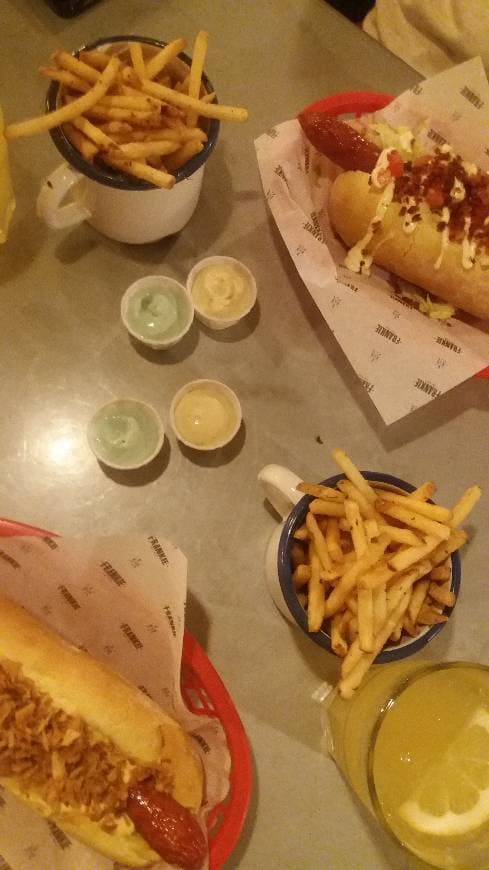 Restaurantes Frankie Hot Dogs