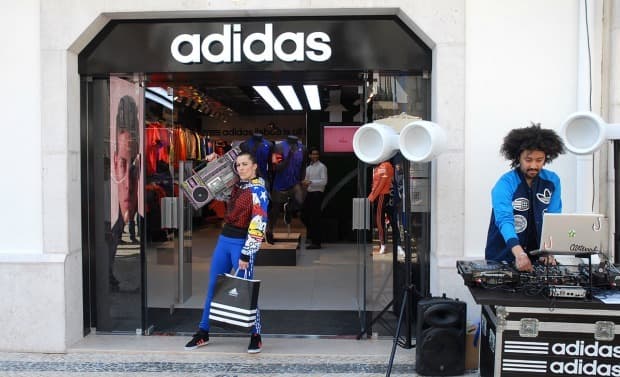 Place Adidas