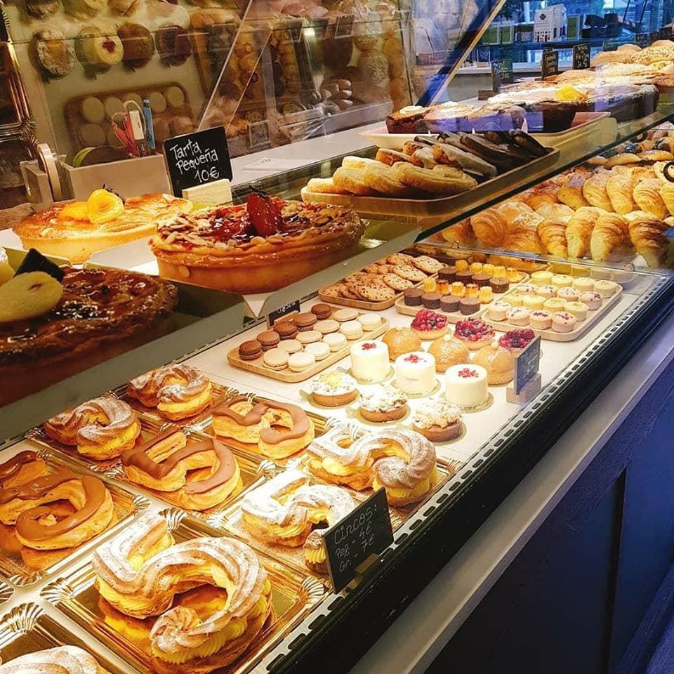 Place Le Petit Croissant - Panadería y pastelería