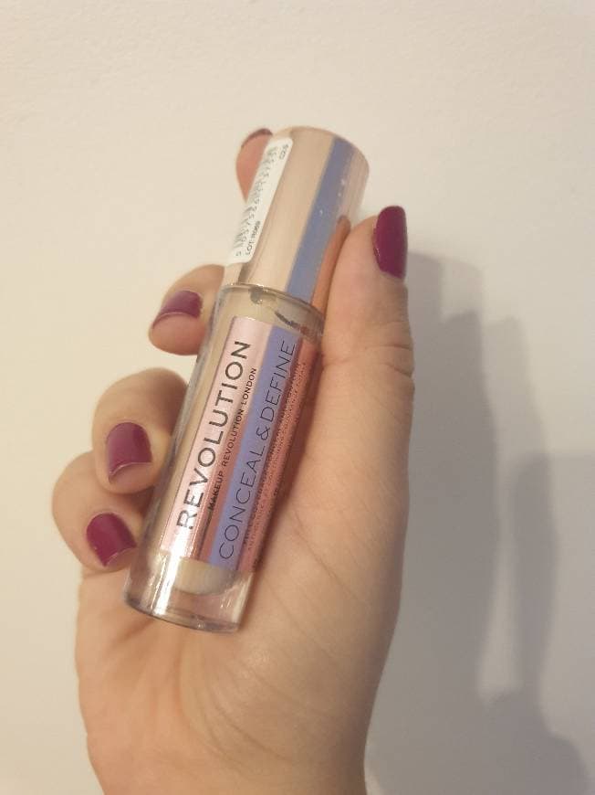 Producto Corretor Conceal&Define da Makeup Revolution