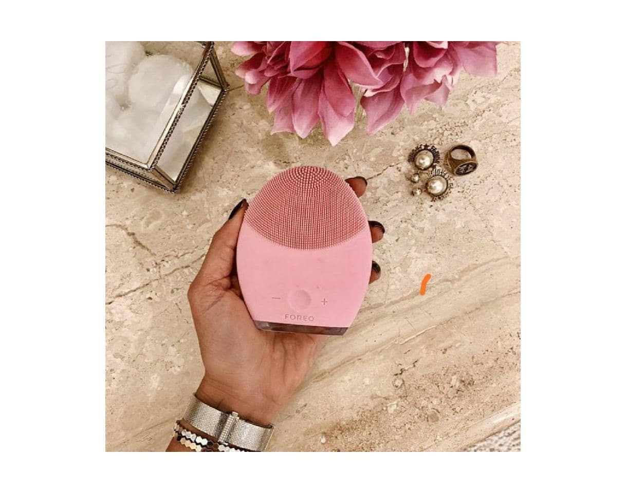 Beauty LUNA mini 2 de FOREO es el limpiador facial con modo anti-edad.