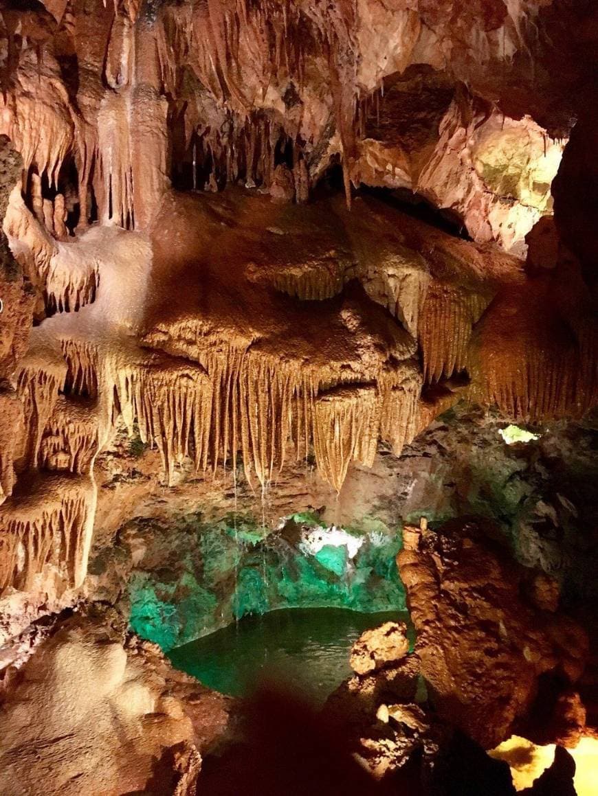 Place Grutas de Mira de Aire