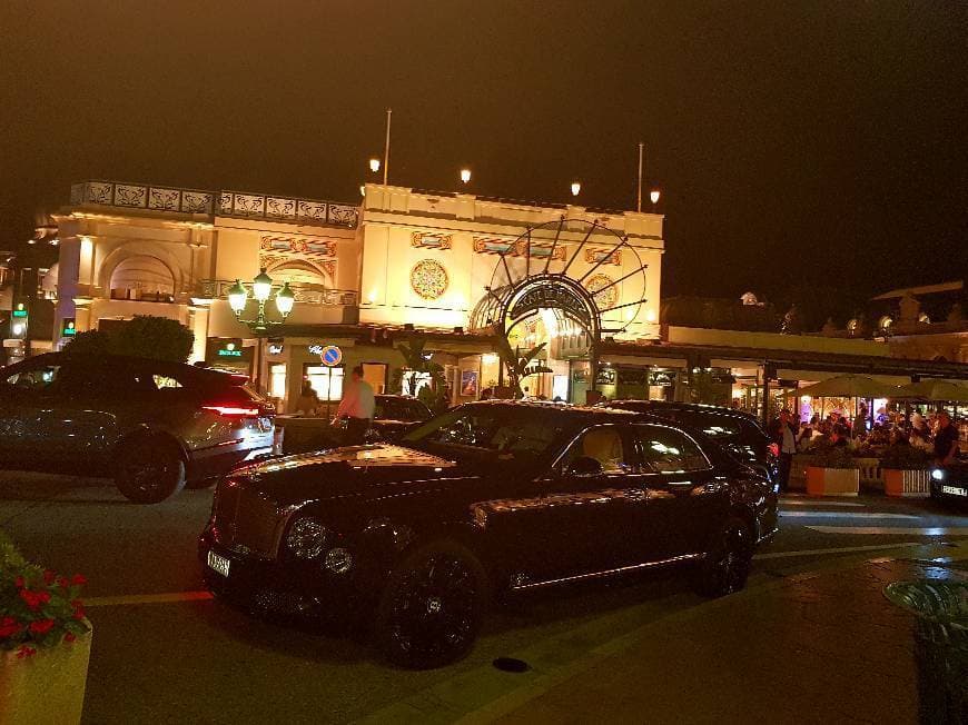 Place Café de Paris