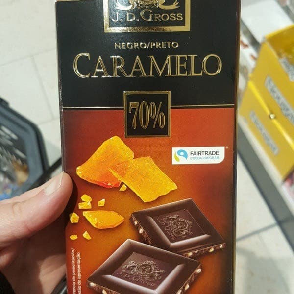 Producto Chocolate preto com pedaços de caramelo