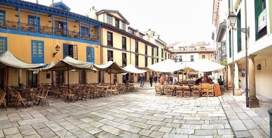 Place Plaza del Fontán