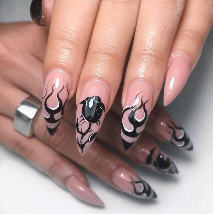 Fashion Rosa Nail Artist