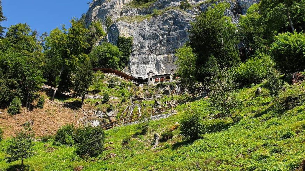 Place St. Beatus Caves