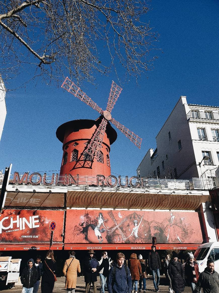 Place Moulin Rouge