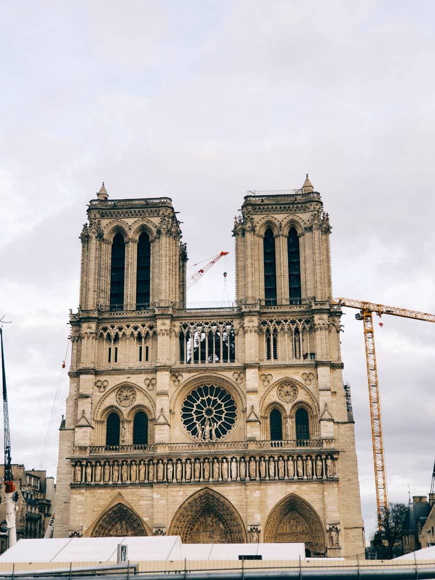 Place Notre Dame