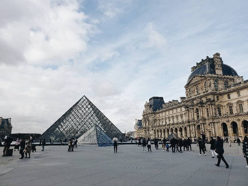 Place Museo del Louvre