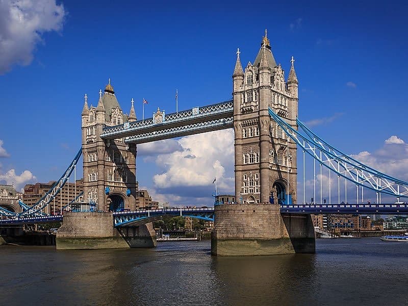 Fashion Tower bridge