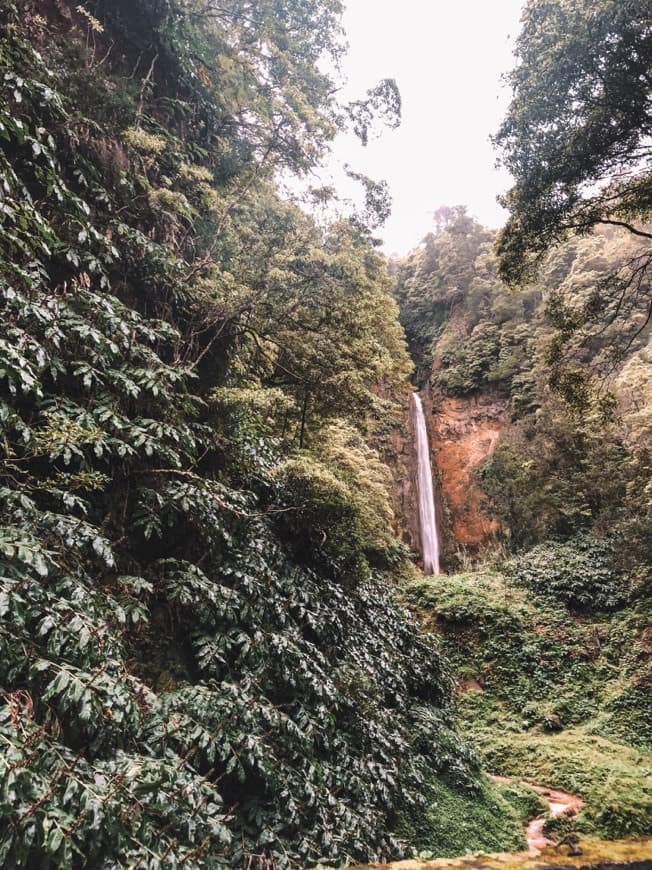 Lugar Cascata da Ribeira Quente