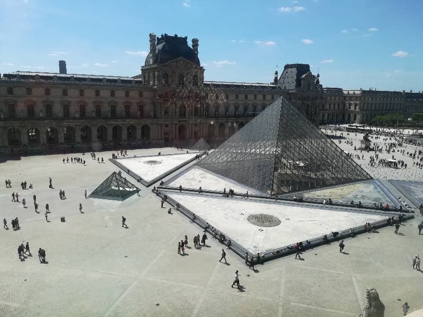 Place Museo del Louvre