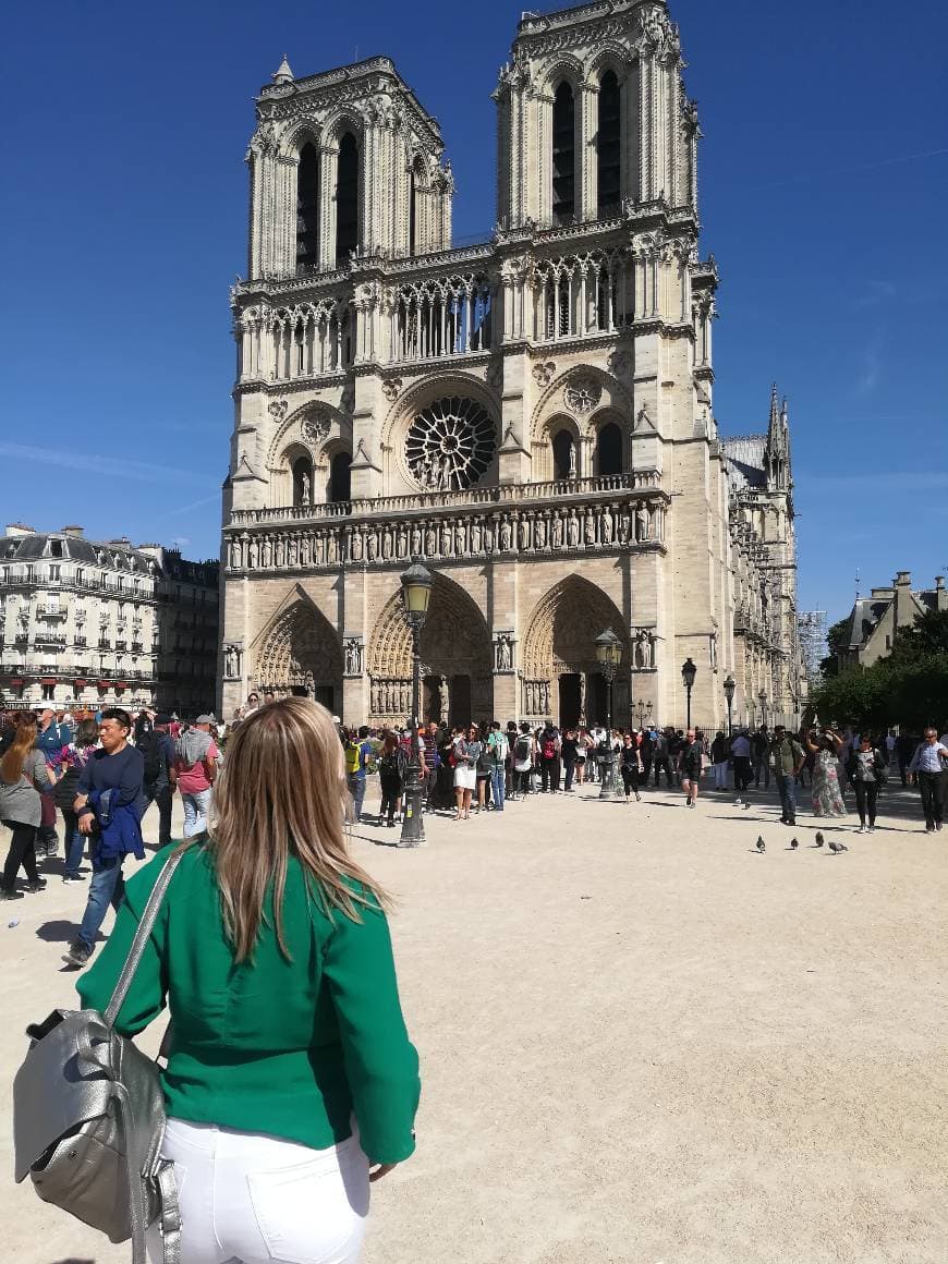 Place Notre Dame